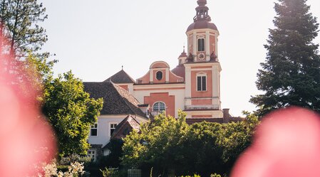 Schlosspark und Kirche in Pöllau in der Oststeiermark | © Oststeiermark Tourismus | cmvisuals