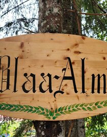 Blaa Alm, Altaussee, wooden sign | © Petra Kirchschlager | Petra Kirchschlager | © Petra Kirchschlager