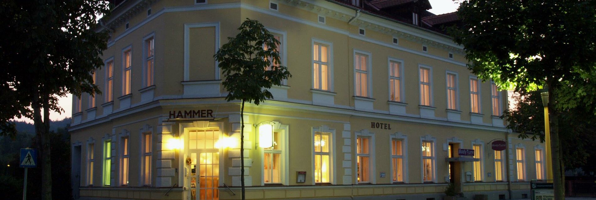 Hotel Hammer_Außenansicht Abend_Oststeiermark