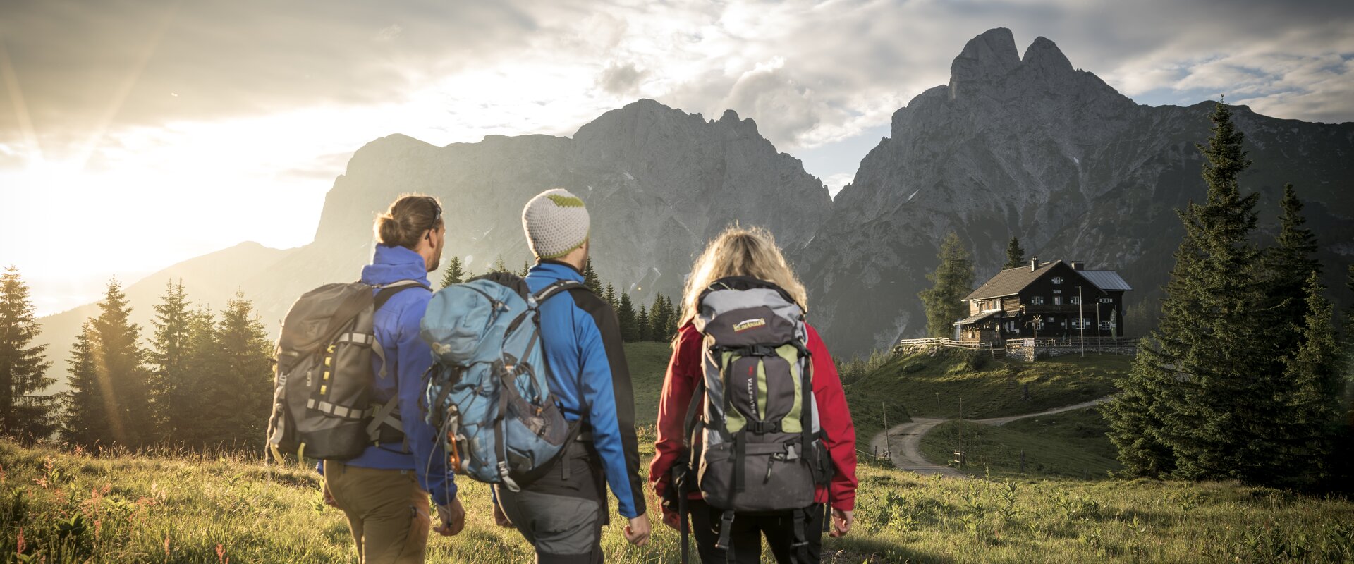 Mödlingerhütte mit Admonter Reichenstein im Hintergrund | © TV Gesäuse | Stefan Leitner