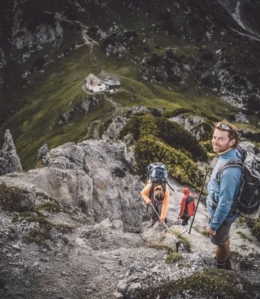 Aufstieg auf die Admonter Warte mit Admonterhaus im Hintergrund | Stefan Leitner | © Stefan Leitner