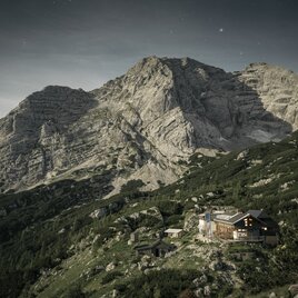 Eine Almhütte auf dem Berg