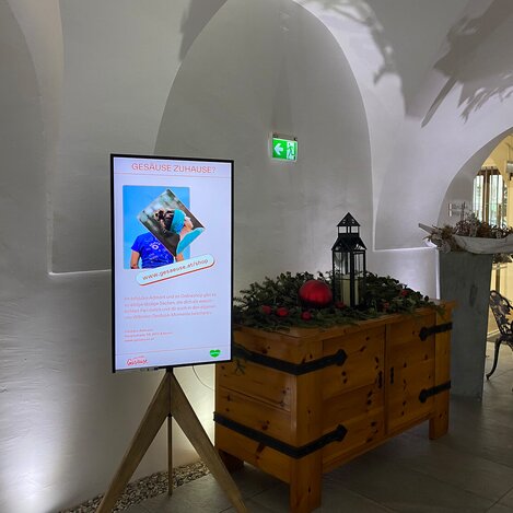 Infoscreen_c_Thomas Sattler |  