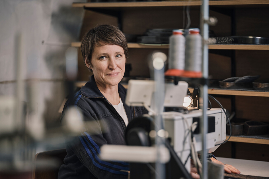 Filzpatschen von Gesäuse Partnerin Julia Obenaus  | © Thomas Sattler
 | THOMAS SATTLER