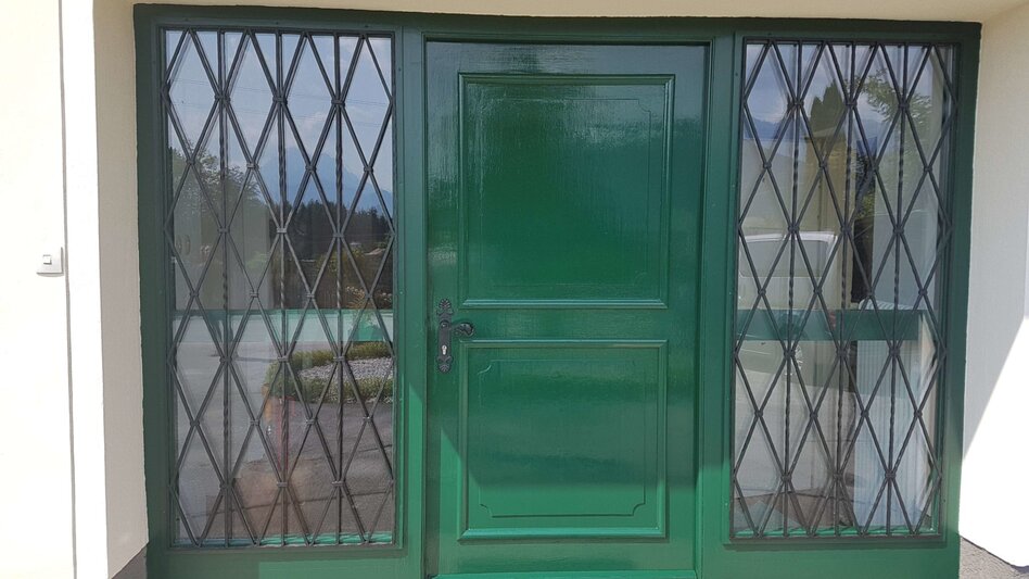 Haustür mit Leinölfarbe