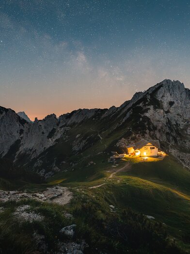 Admonterhaus bei Nacht I Gesäuse | © Christoph Lukas Fotografie | Tourismusverband Gesäuse