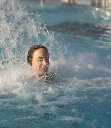 Entspannen im Thermalwasser im Thermen- & Vulkanland | © Thermen- & Vulkanland | Dietmar Kump