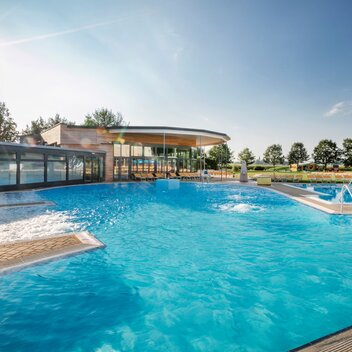 Außenbereich des H2O Hotel-Therme-Resorts in Bad Waltersdorf | © H2O-Hoteltherme GmbH | Harald Eisenberger