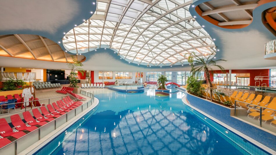 H2O Therme Kinder Bad Waltersdorf Wasser Innenpool Spaß Entspannung Action