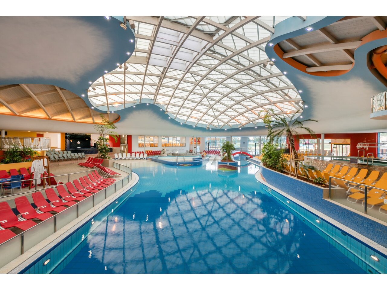 H2O Therme Kinder Bad Waltersdorf Wasser Innenpool Spaß Entspannung Action