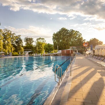 50 Meter Sportbecken in der Parktherme Bad Radkersburg