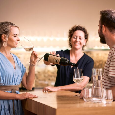 Weinverkostung beim Weingut Frauwallner | © Thermen- & Vulkanland | Robert Maybach