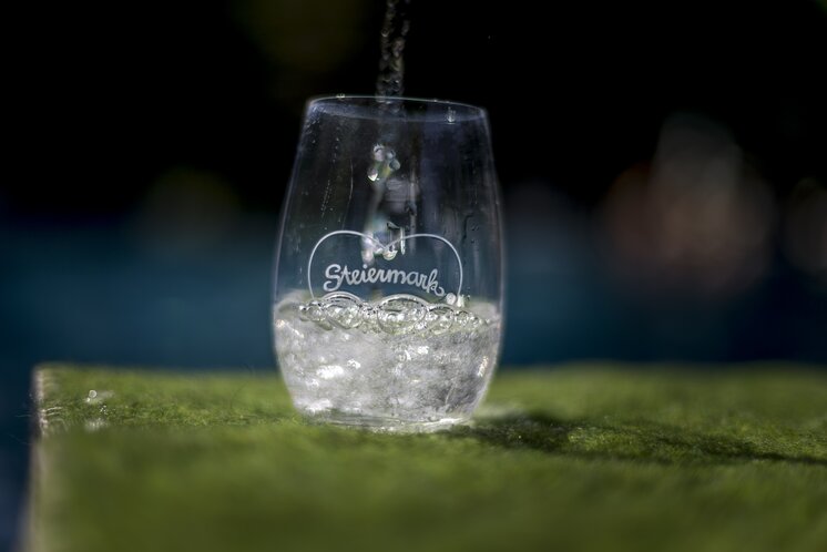 Heilwasser im Thermen- & Vulkanland | © Thermen- & Vulkanland | Tom Lamm