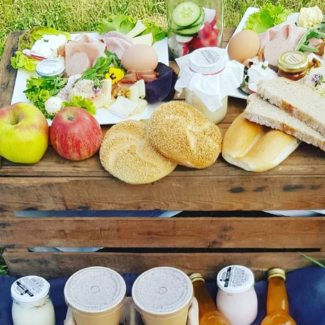 Direkt am Kaskögerlweg: Picknick der Familie Haas in Gnas | © Thermen- & Vulkanland | Obsthof Haas Gnas
