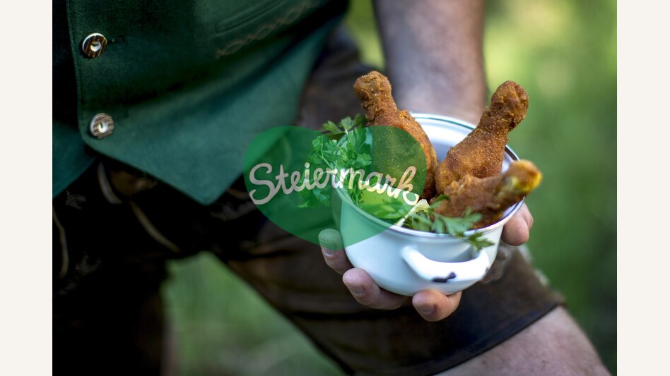 Deep fried chicken, a Styrian speciality | © Steiermark Tourismus | Tom Lamm