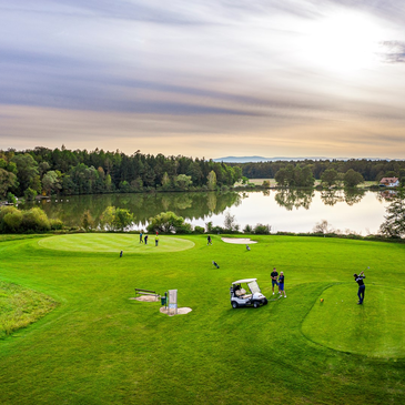 Blick auf das Traminergolf Resort in Klöch