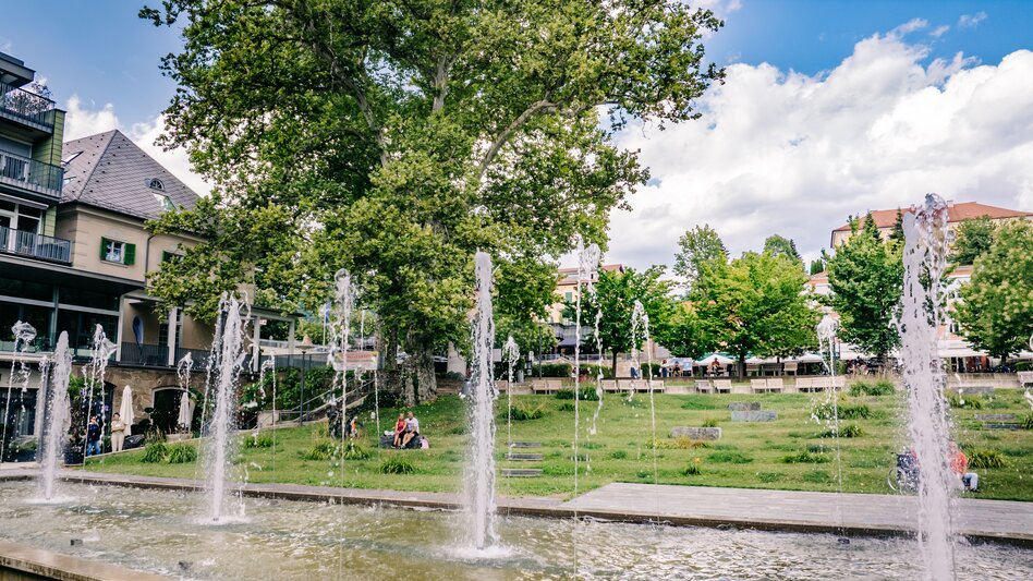 Wasserspiele im grünen Kurpark von Bad Gleichenberg, einem traditionsreichen Kurort im Thermen- & Vulkanland Steiermark.