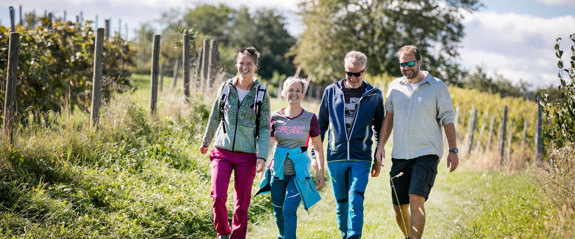 Strahlende Gesichter beim Wandern | © Thermen- & Vulkanland | Harald Eisenberger