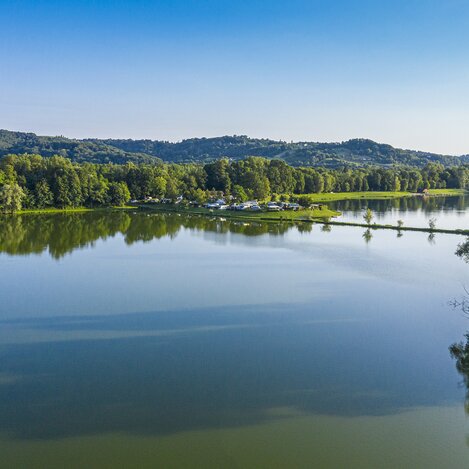 Campen beim Röcksee im UNESCO Biosphärenpark | © Thermen- & Vulkanland | pixelmaker.at