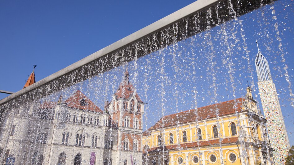 Brunnen in Feldbach vor der Kirche