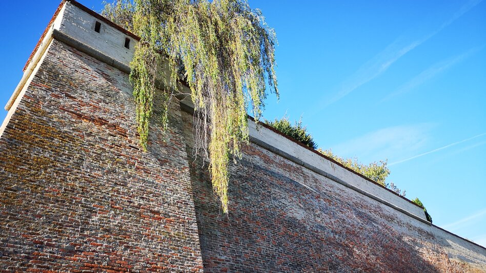 Blick von unten auf die Festung in Fürstenfeld