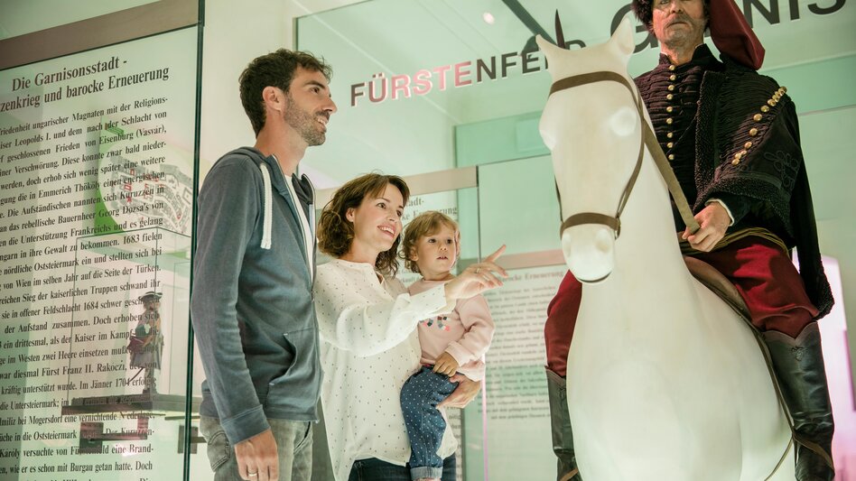 Pferd Reiter Ritter Familie Museum Interesse Kultur 