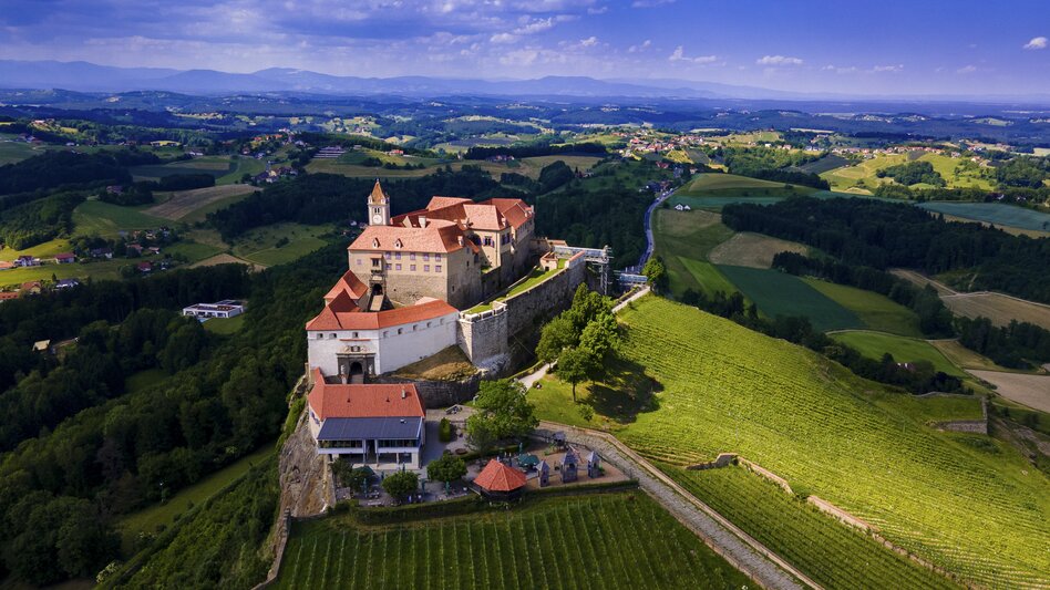 Blick auf die Riegersburg im Thermen- & Vulkanland im Südosten der Steiermark