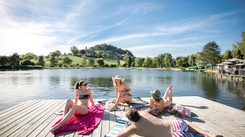 Seebad Riegersburg mit atemberaubenden Panorama