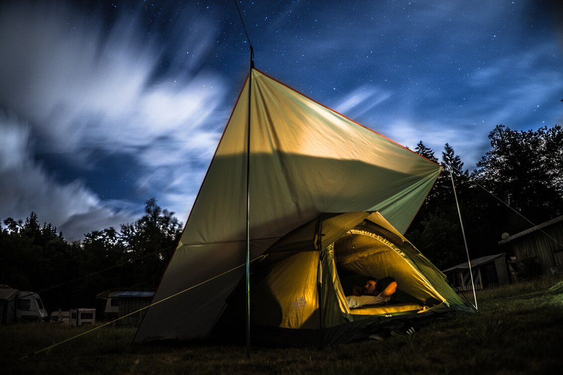 Die modernen, gut ausgestatteten Campingplätze liegen beispielsweise an der Therme, am Badesee, im Naturpark, in Altstadtnähe und verfügen über Sportprogramme, Gastronomie und vieles mehr. | © pixabay.com, Ben Frieden | © pixabay.com, Ben Frieden