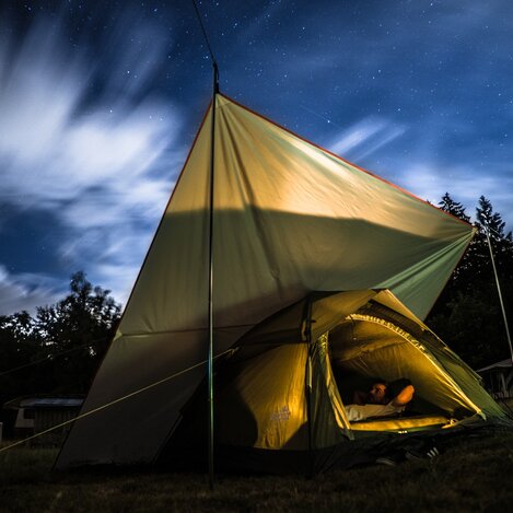 Die modernen, gut ausgestatteten Campingplätze liegen beispielsweise an der Therme, am Badesee, im Naturpark, in Altstadtnähe und verfügen über Sportprogramme, Gastronomie und vieles mehr. | © pixabay.com, Ben Frieden | © pixabay.com, Ben Frieden