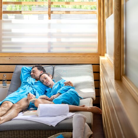 Romantisch im kuscheligen Bademantel relaxen | © Parktherme Bad Radkersburg | Harald Eisenberger