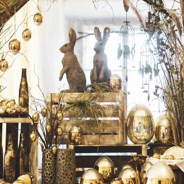 Inmitten der Osterausstellung beim Frühlingserwachen auf Schloss Burgau