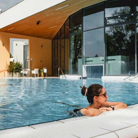Sommerglück in der Parktherme | © 1000things