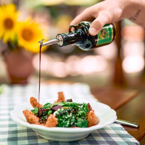 Steirischer Backhendlsalat beim Bulldog Wirt | © Thermen- & Vulkanland | Robert Maybach