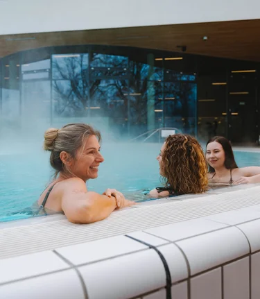 Entspannung im Thermalbecken