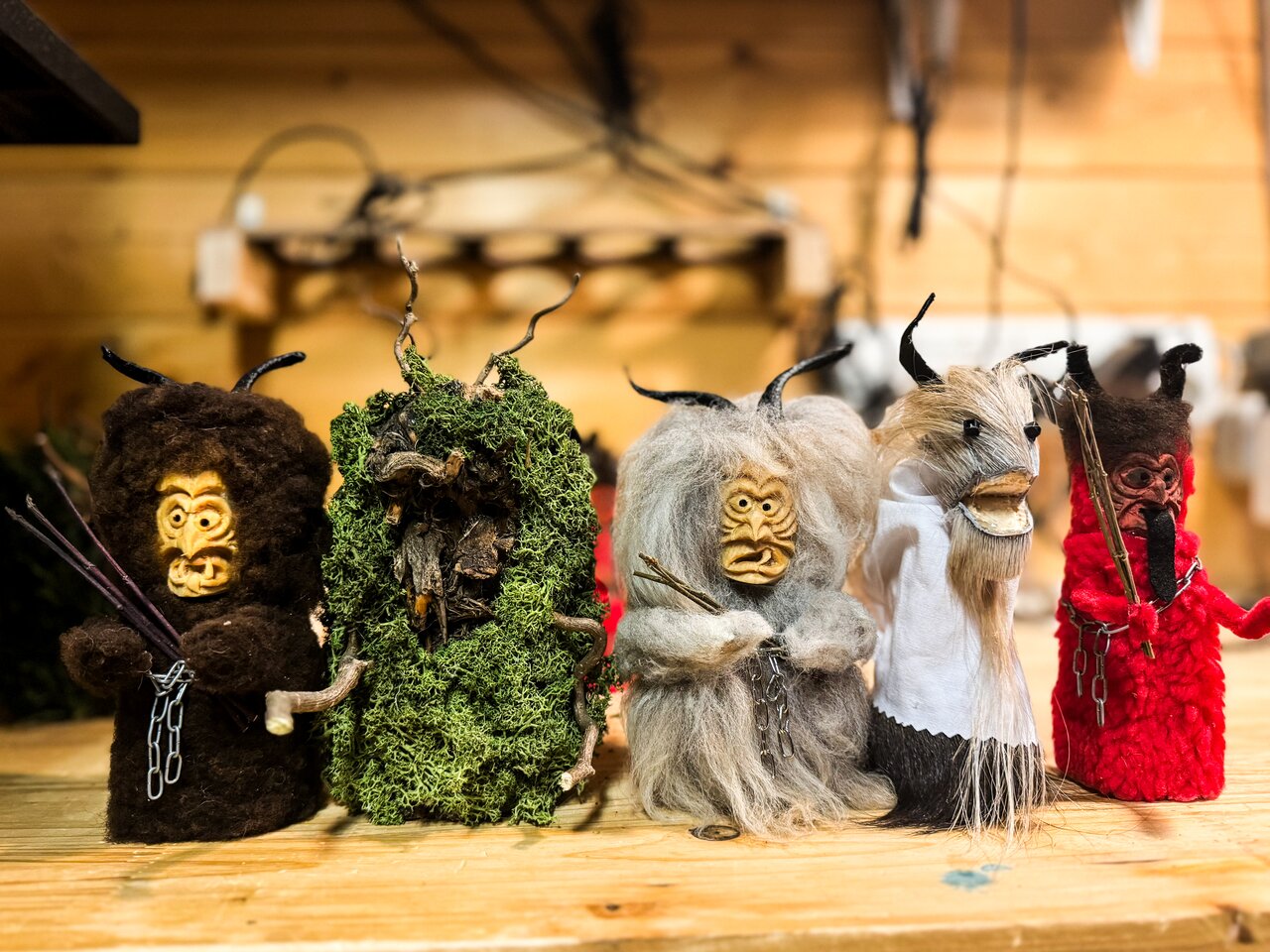 Miniaturkrampusse von Johannes Rastl
