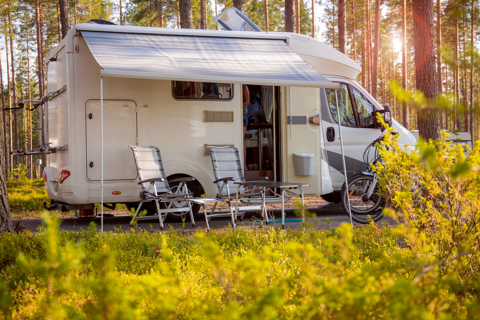 Family vacation travel RV, holiday trip in motorhome | © Andrey Armyagov
