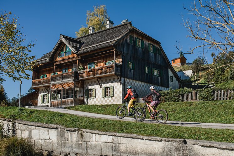 Salzkammergut BergeSeen E-Trail | © Salzkammergut - Katrin Kerschbaumer | Mit Unterstützung von Bund und Europäischer Union.