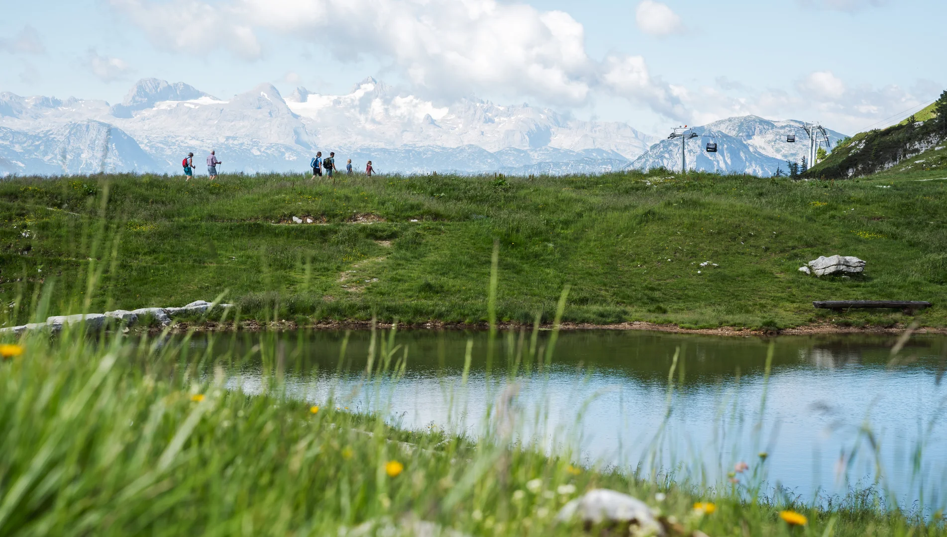 Hikers in the Alps under a clear sky | © Klaus Krumboeck | Klaus Krumboeck