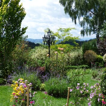 Blütenzauber im Sulamith Garten | © Sissy Sichart | © Pollhammer