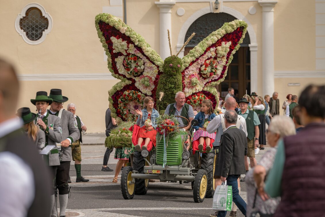 Blumenwagen beim Blumenkorso in Vorau in der Oststeiermark | ©  Oststeiermark Tourismus | Rene Strasser