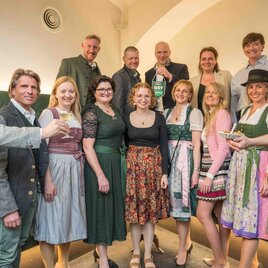 Gruppenfoto beim genussvollen Auftakt der Oststeiermark zum Steiermark Frühling in Wien