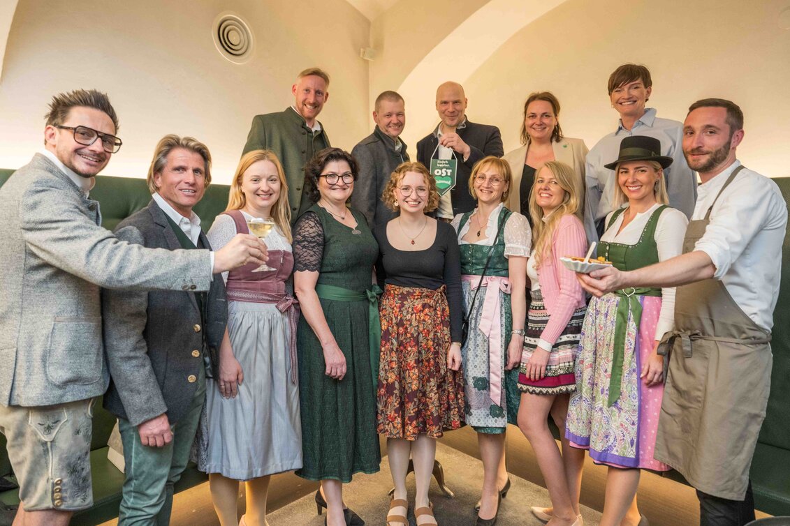 Gruppenfoto beim genussvollen Auftakt der Oststeiermark zum Steiermark Frühling in Wien | Jürgen Fuchs