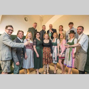 Gruppenfoto beim genussvollen Auftakt der Oststeiermark zum Steiermark Frühling in Wien | Jürgen Fuchs