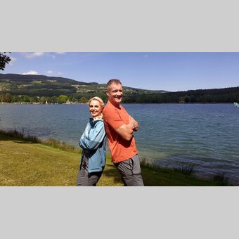 Silvia Schneider und Armin Assinger am Stubenbergsee | © ORF