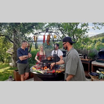 Silvia Schneider und Armin Assinger bei den Rib Eye Boys | © ORF