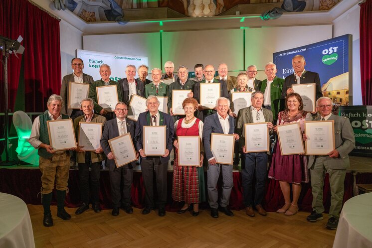 Geehrte Persönlichkeiten bei der Oststeiermark Tourismus Festveranstaltung | ©  Oststeiermark Tourismus | E. Hiebler-Texer