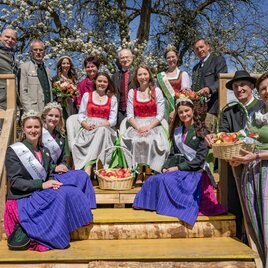 Apfelhoheiten beim Apfelblütenfest in der Oststeiermark