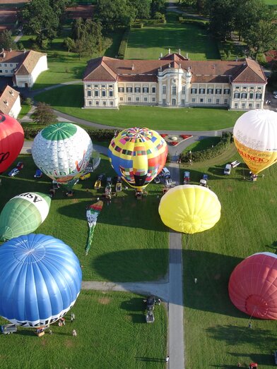Heißluftballone beim Start in Schielleiten | ©  Oststeiermark Tourismus | Bernhard Bergmann