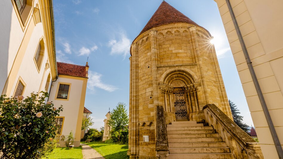Karner Turm in Hartberg im Sommer